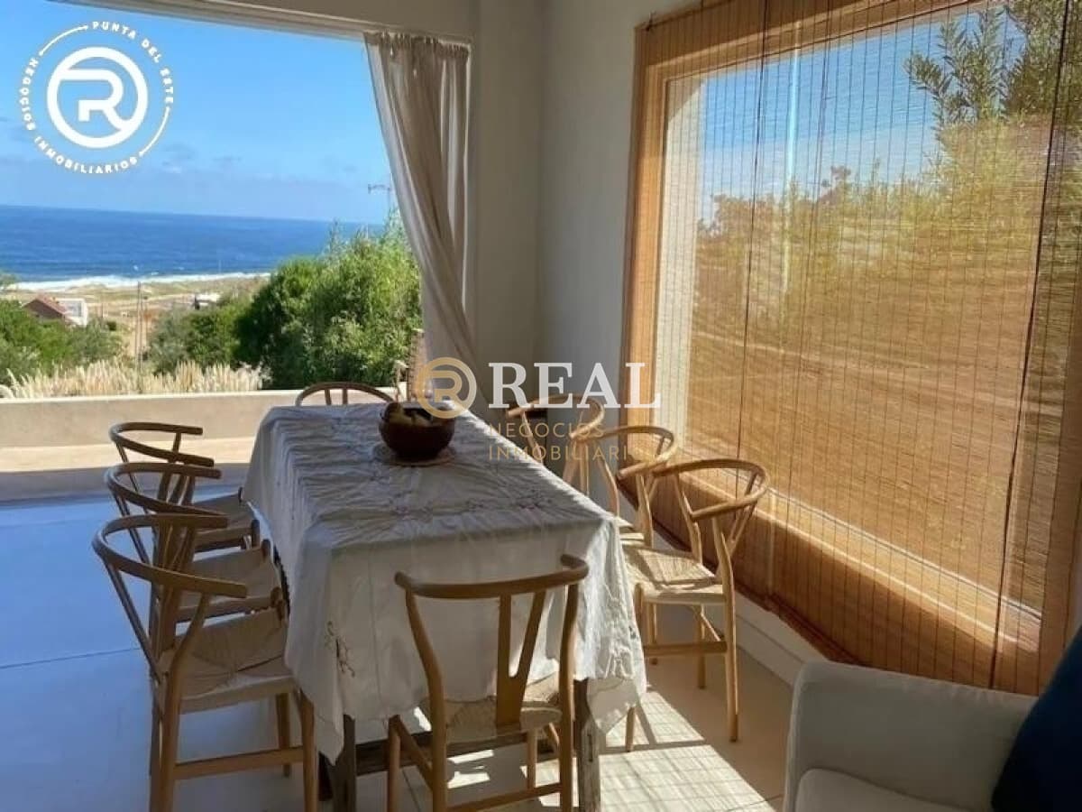 Casa en alquiler con piscina y espectacular vista al mar