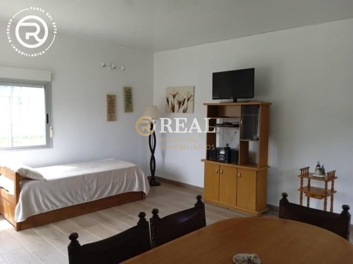 Se alquila casa con dependencia en Balneario Buenos Aires