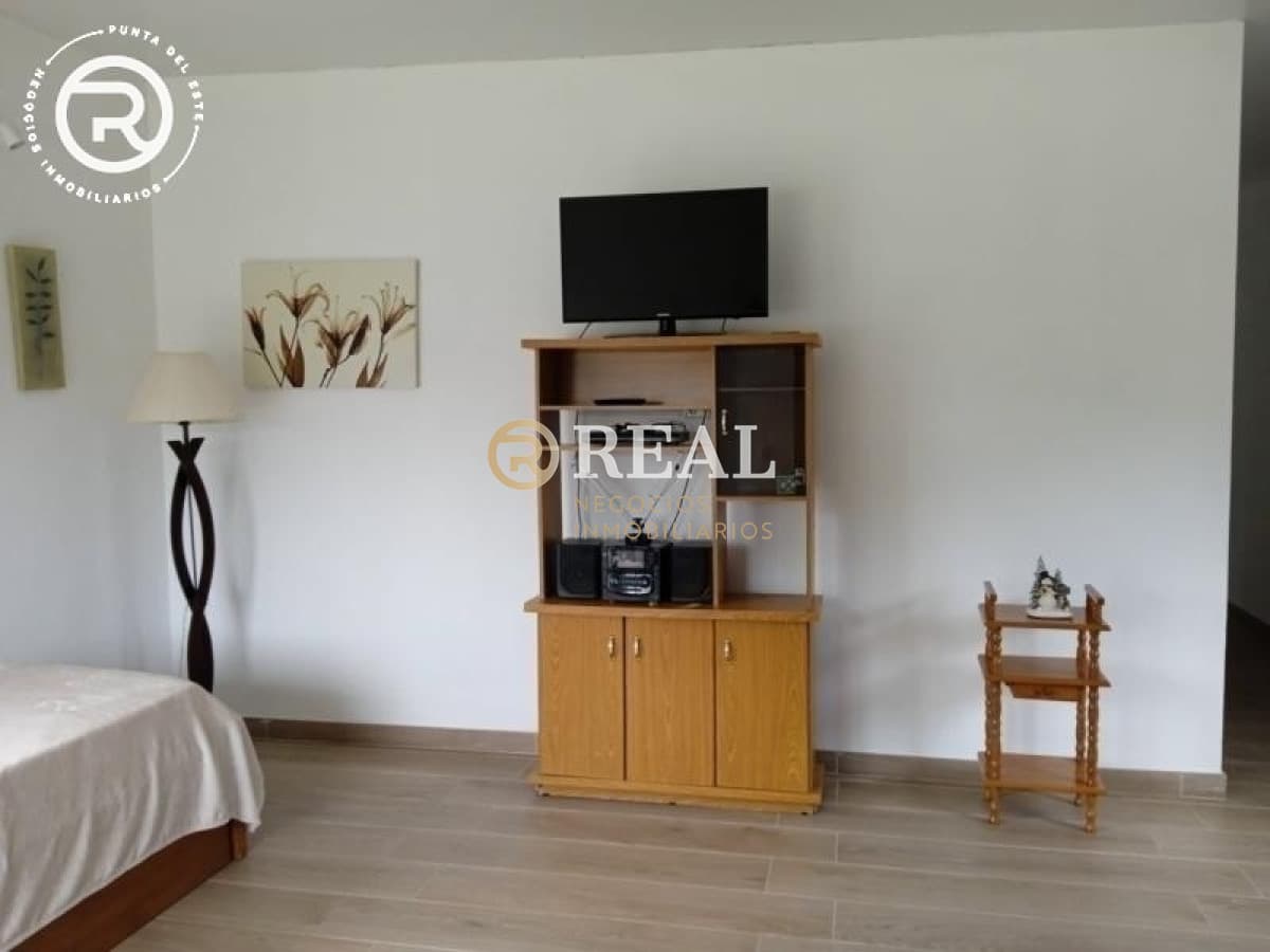 Se alquila casa con dependencia en Balneario Buenos Aires