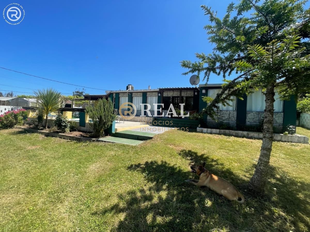 Casa en Alquiler con piscina en Balneario Bs As