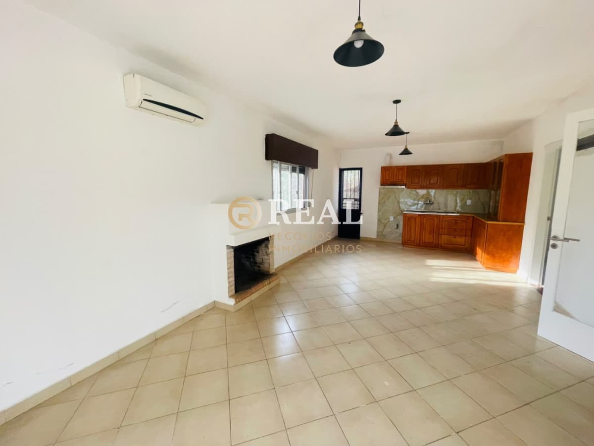 Casa ID.1144 - Casa bien ubicada cerca 2 dormitorios