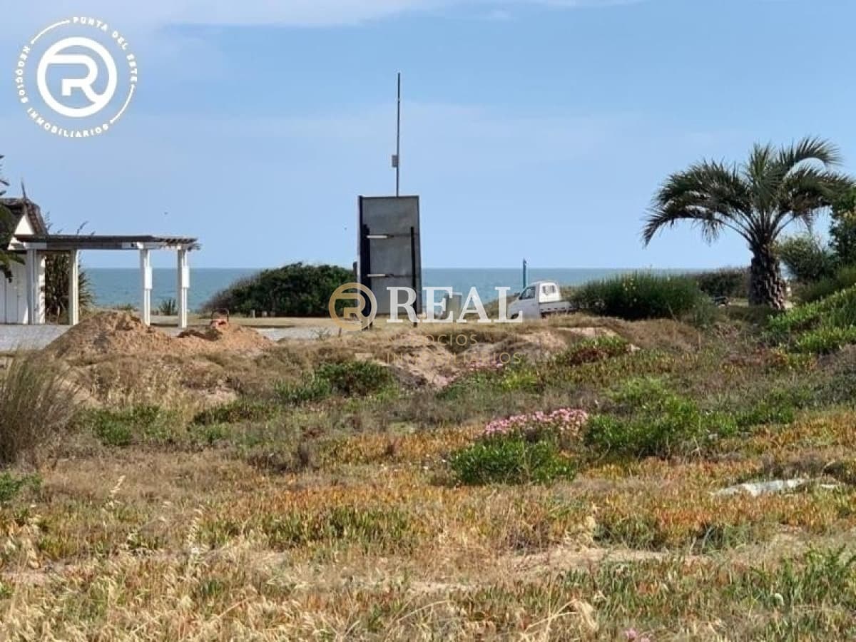 Terreno ID.691 - Se venden dos lotes que suman 938 m2 en primera línea de Montoya