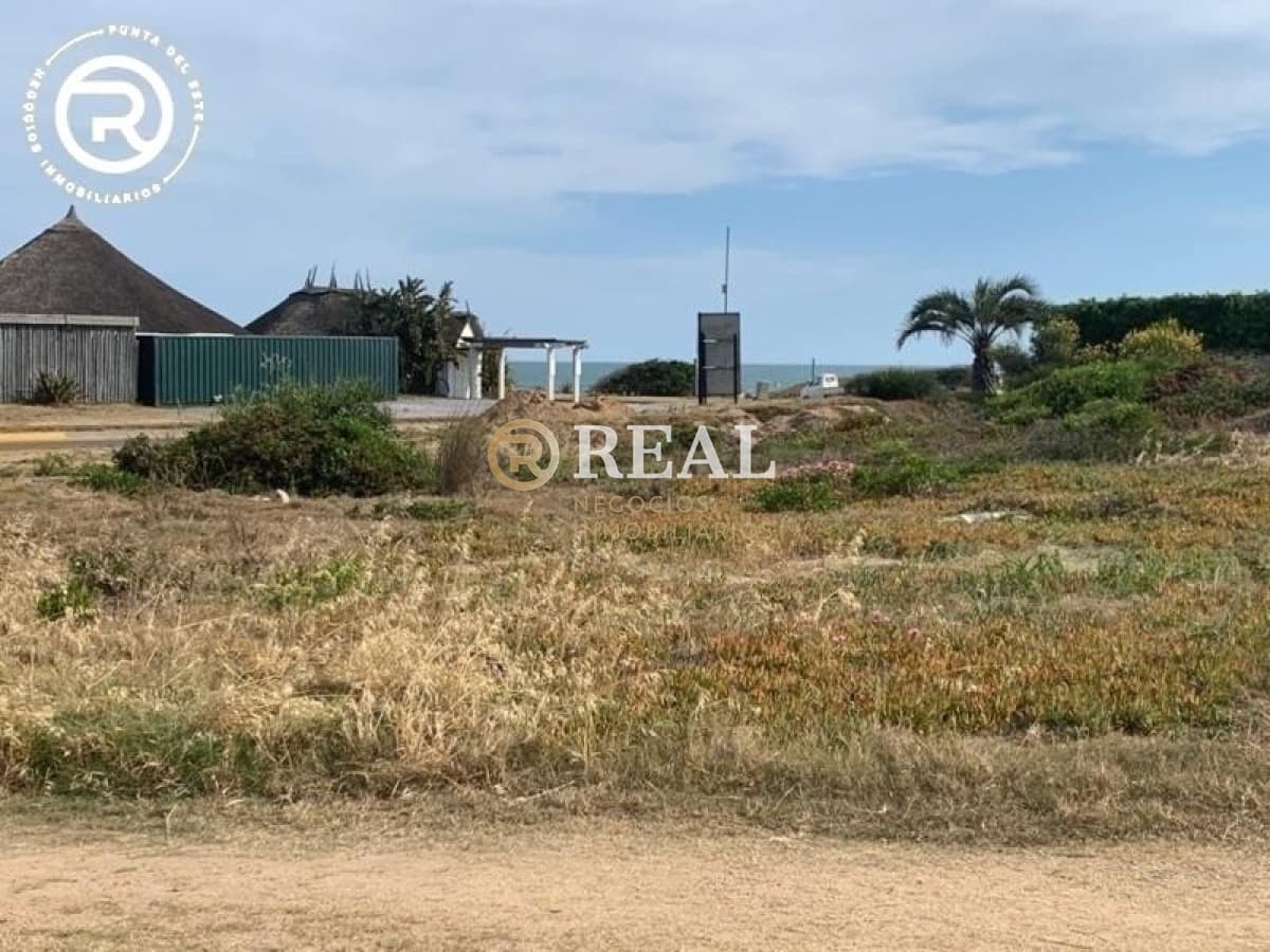 Terreno ID.691 - Se venden dos lotes que suman 938 m2 en primera línea de Montoya