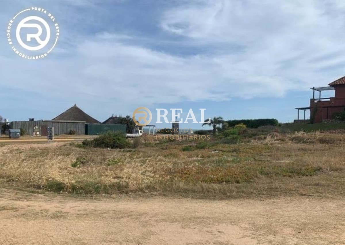 Terreno ID.691 - Se venden dos lotes que suman 938 m2 en primera línea de Montoya