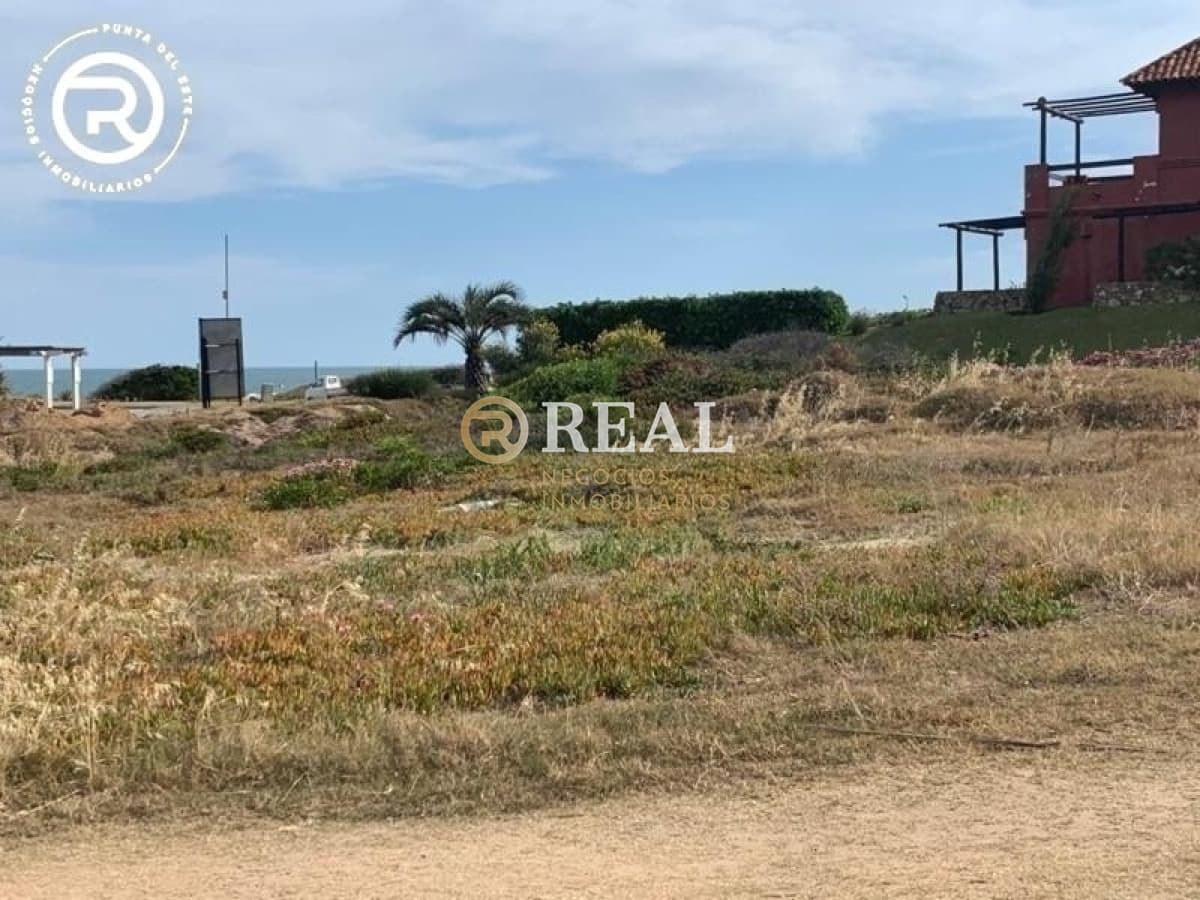 Terreno ID.691 - Se venden dos lotes que suman 938 m2 en primera línea de Montoya
