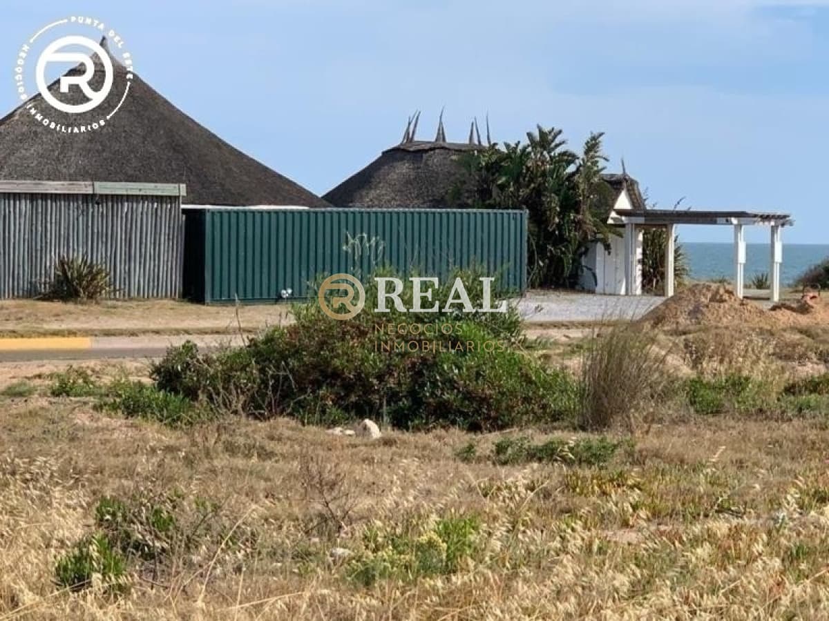 Terreno ID.691 - Se venden dos lotes que suman 938 m2 en primera línea de Montoya
