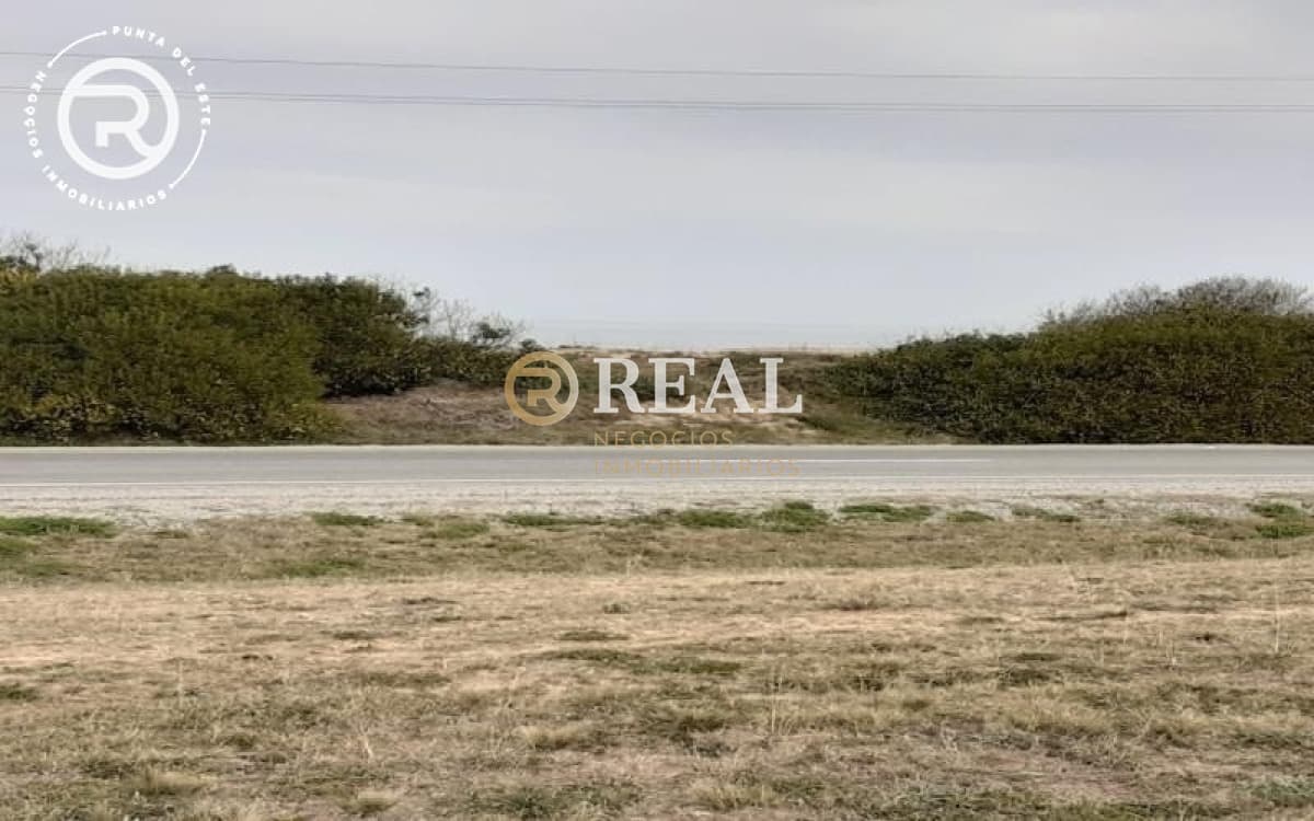 Terreno ID.785 - Terreno ubicado en primera línea con buena superficie