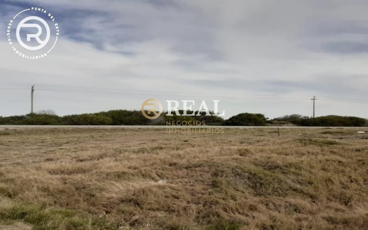 Terreno ID.785 - Terreno ubicado en primera línea con buena superficie