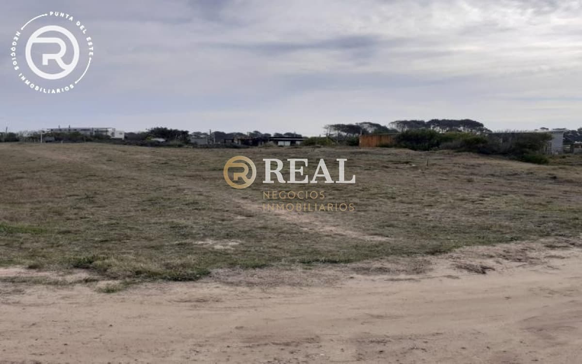 Terreno ID.785 - Terreno ubicado en primera línea con buena superficie