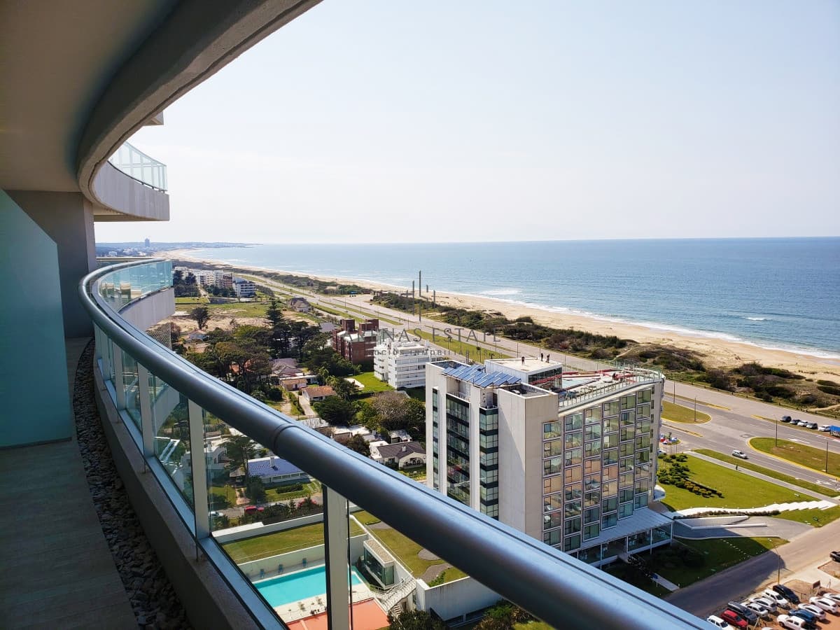 Apartamento ID.614 - Playa Brava , edificio con muy buenos amenities , Punta del Este