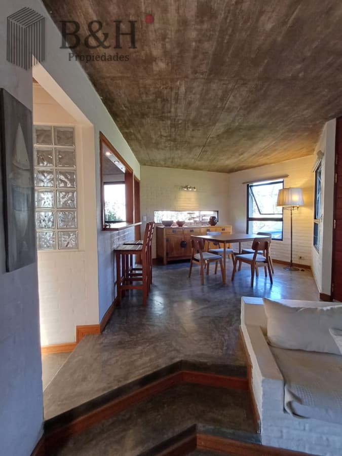 Chalet con moderno diseño en Montoya
