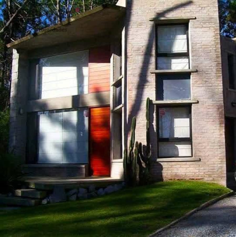 Chalet con moderno diseño en Montoya