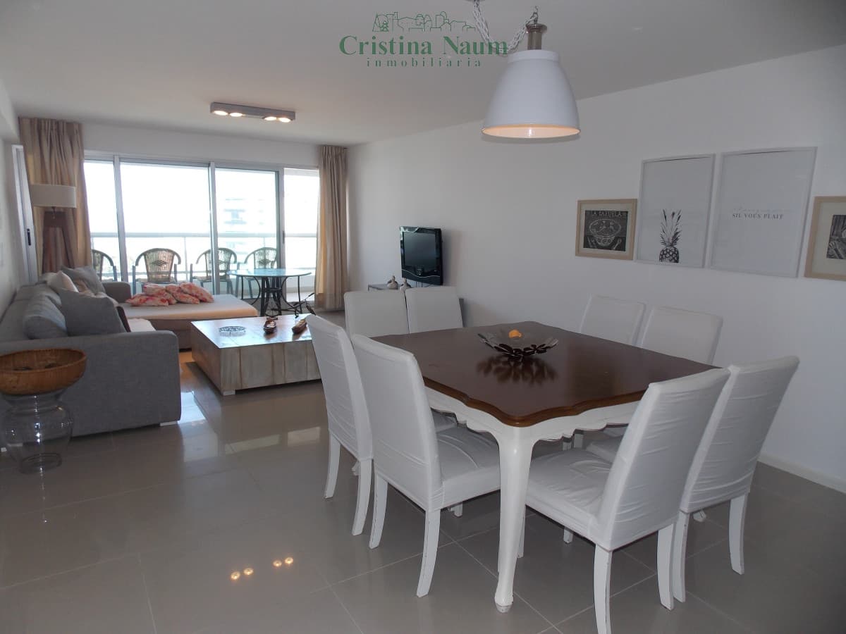 LINDISIMO Y COMODO APARTAMENTO, EXCELENTE UBICACION, A MTS. DEL MAR