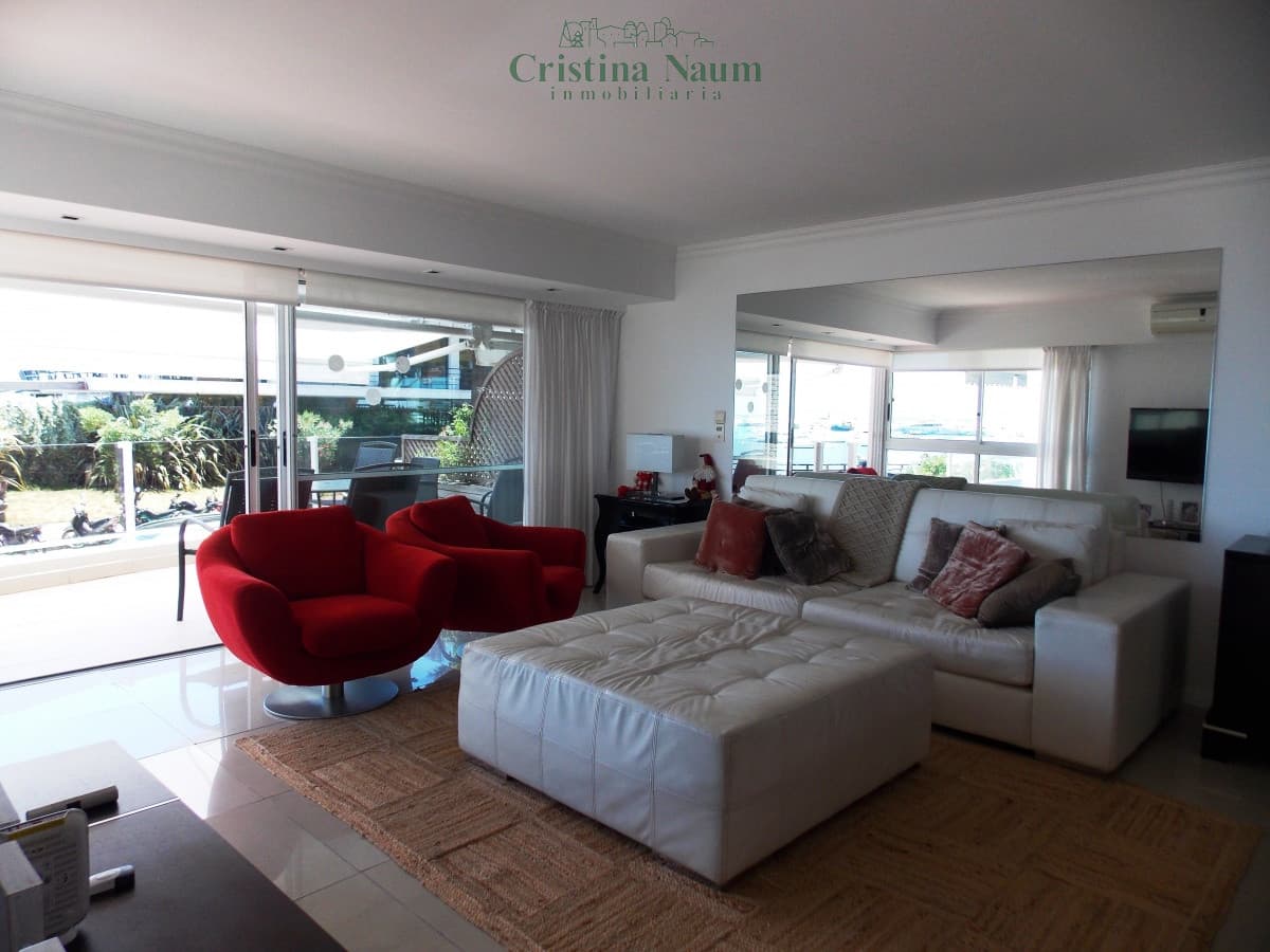 PUERTO, APARTAMENTO TIPO CASA, JARDIN, PISCINA Y BARBACOA PROPIAS