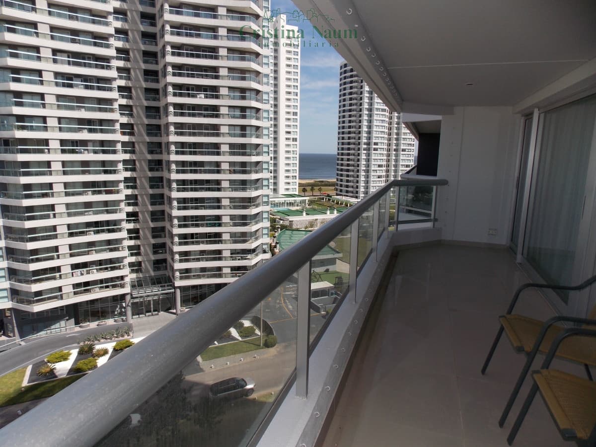 LINDISIMO Y COMODO APARTAMENTO, EXCELENTE UBICACION, A MTS. DEL MAR