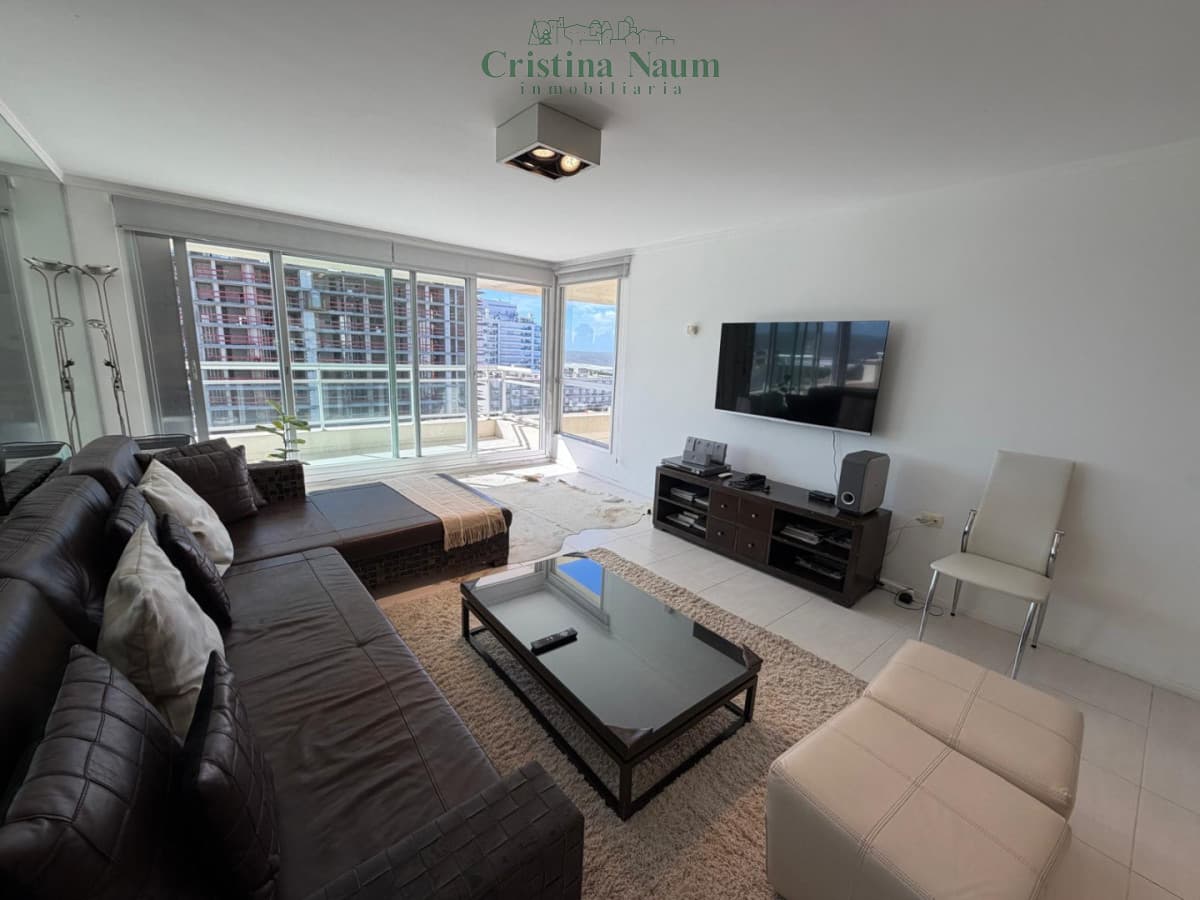 Apartamento en Brava, 3 dormitorios *