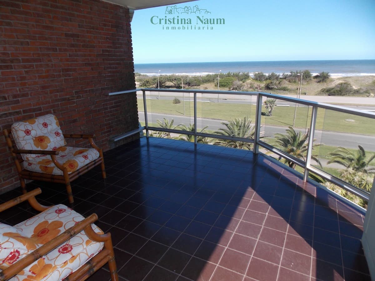 APARTAMENTO FRENTE AL MAR EN SAN RAFAEL