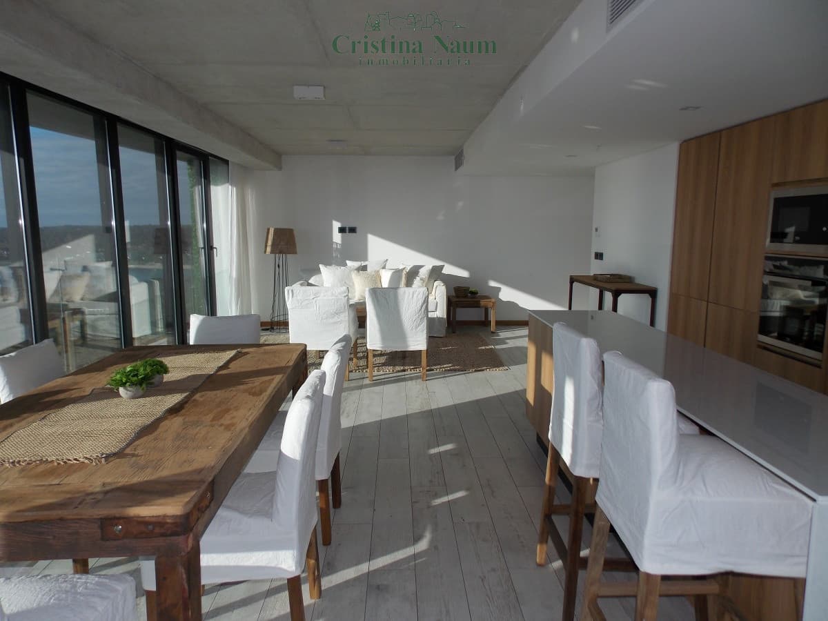 BRAVA - EDIFICIO SURFSIDE PUNTA DEL ESTE  1 DORM + DEN
