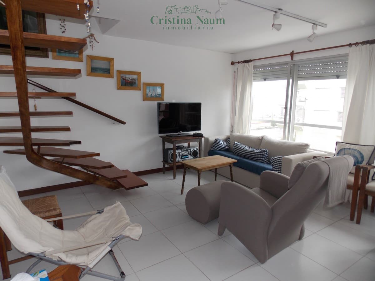 DUPLEX MUY BIEN UBICADO