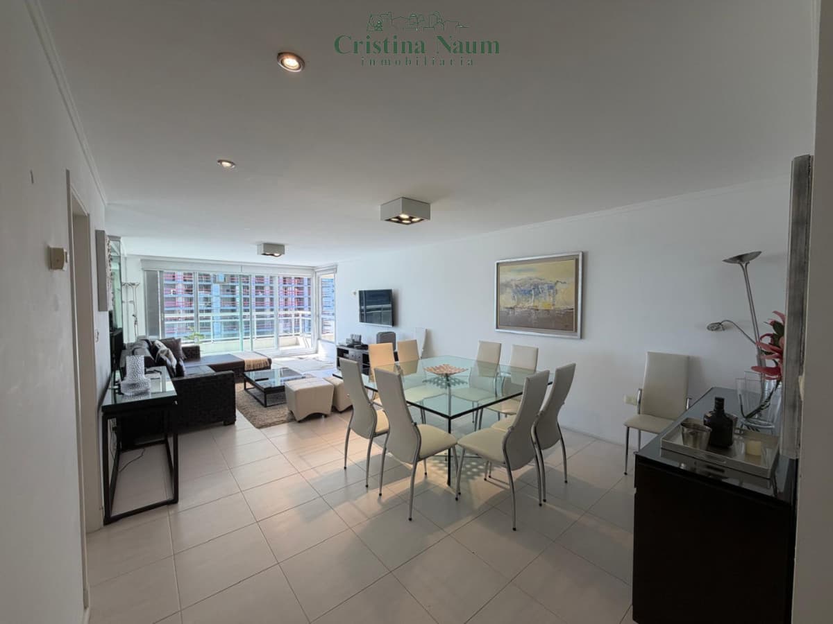 Apartamento en Brava, 3 dormitorios *