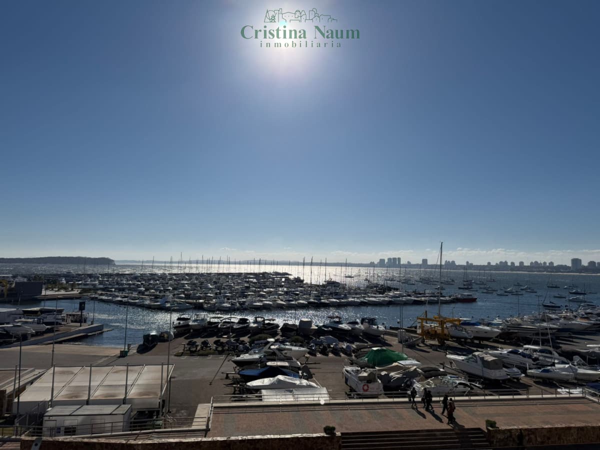 FRENTE AL PUERTO CON BARBACOA PROPIA