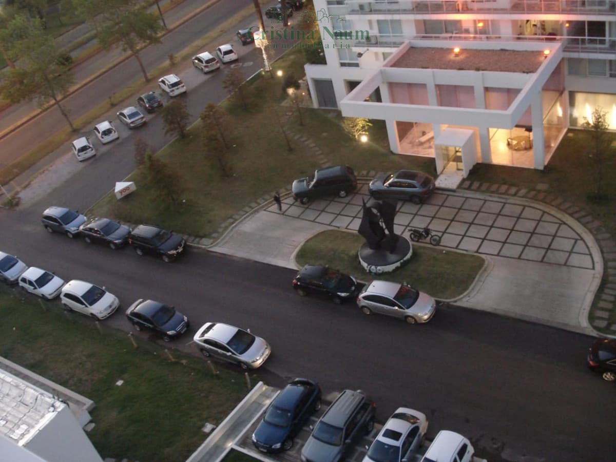 ROOSEVELT .. FRENTE AL SHOPPING