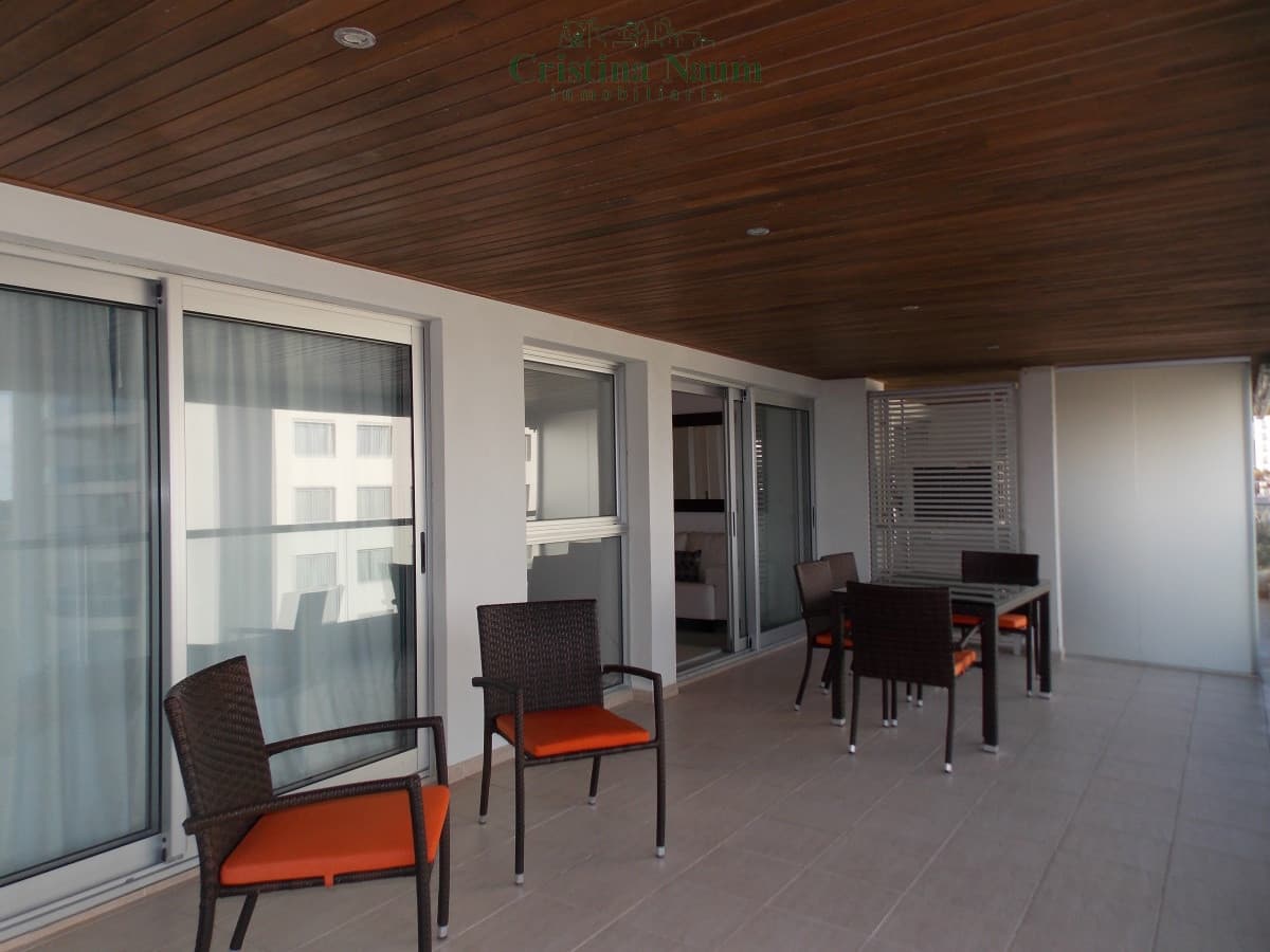 Apartamento en Brava, 2 dormitorios y medio