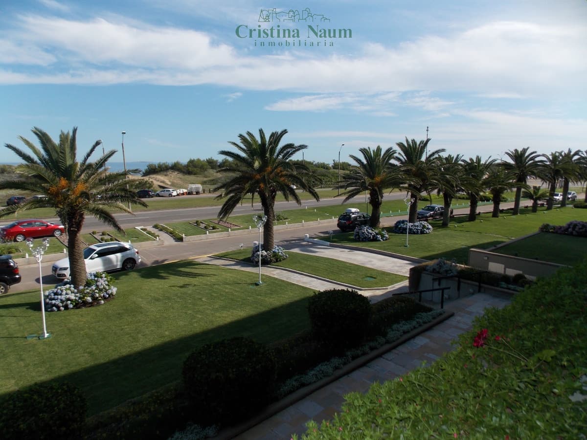 MUY BUEN APARTAMENTO FRENTE AL MAR