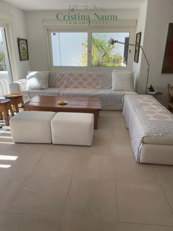 DEPARTAMENTO RECICLADO A METROS DEL MAR EN BRAVA