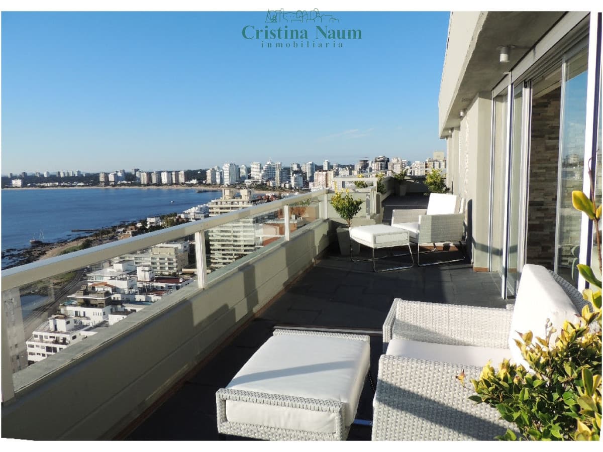 EXCEPCIONAL PENTHOUSE CON VISTAS DESDE TODOS LOS AMBIENTES HACIA EL PUERTO, LA ISLA Y LA CIUDAD