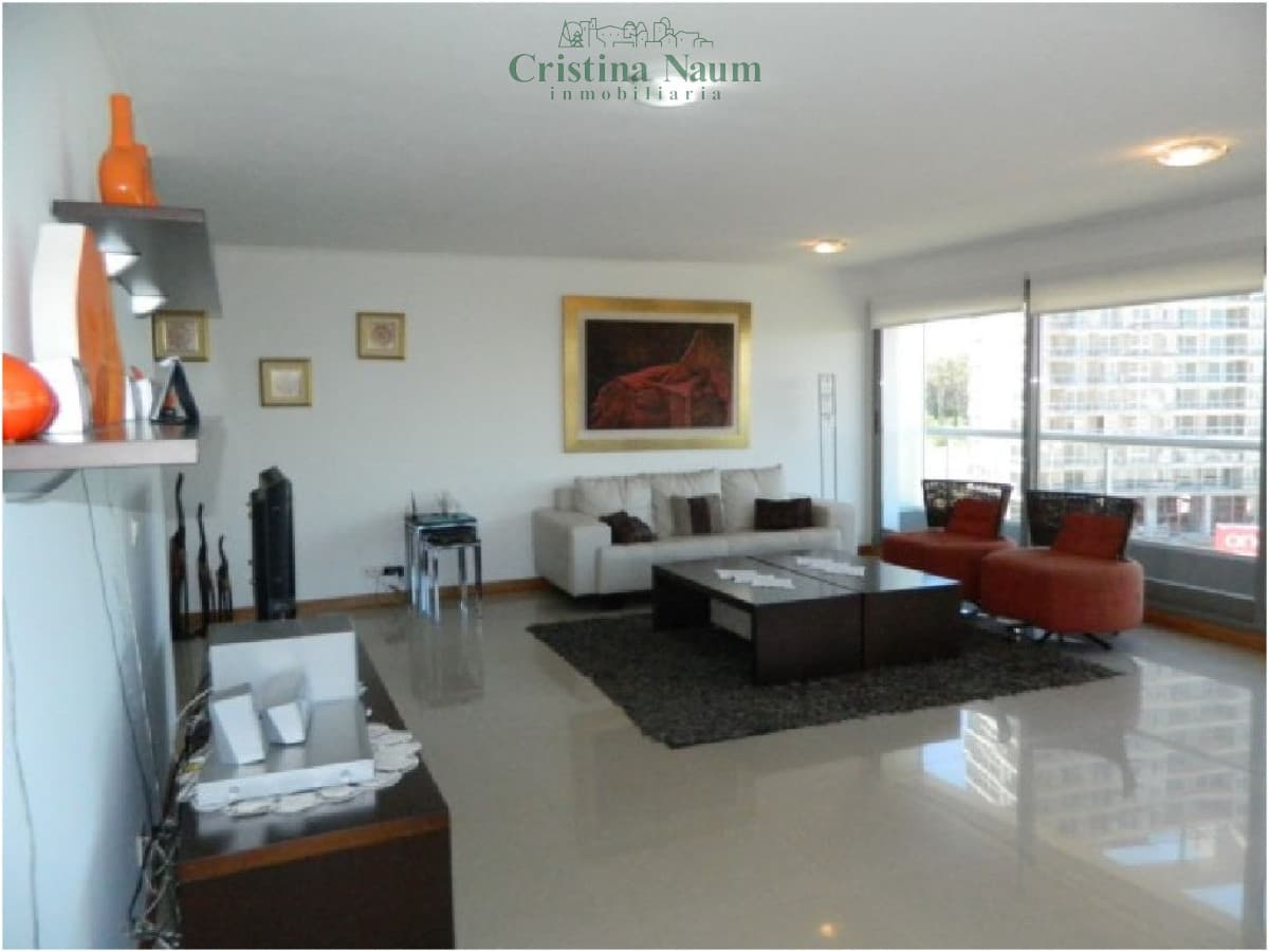Apartamento en Brava, 3 dormitorios *