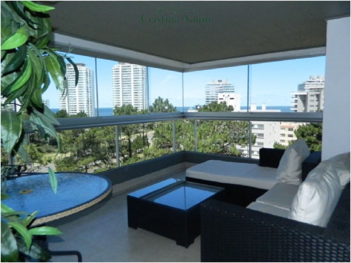Apartamento en Brava, 3 dormitorios *
