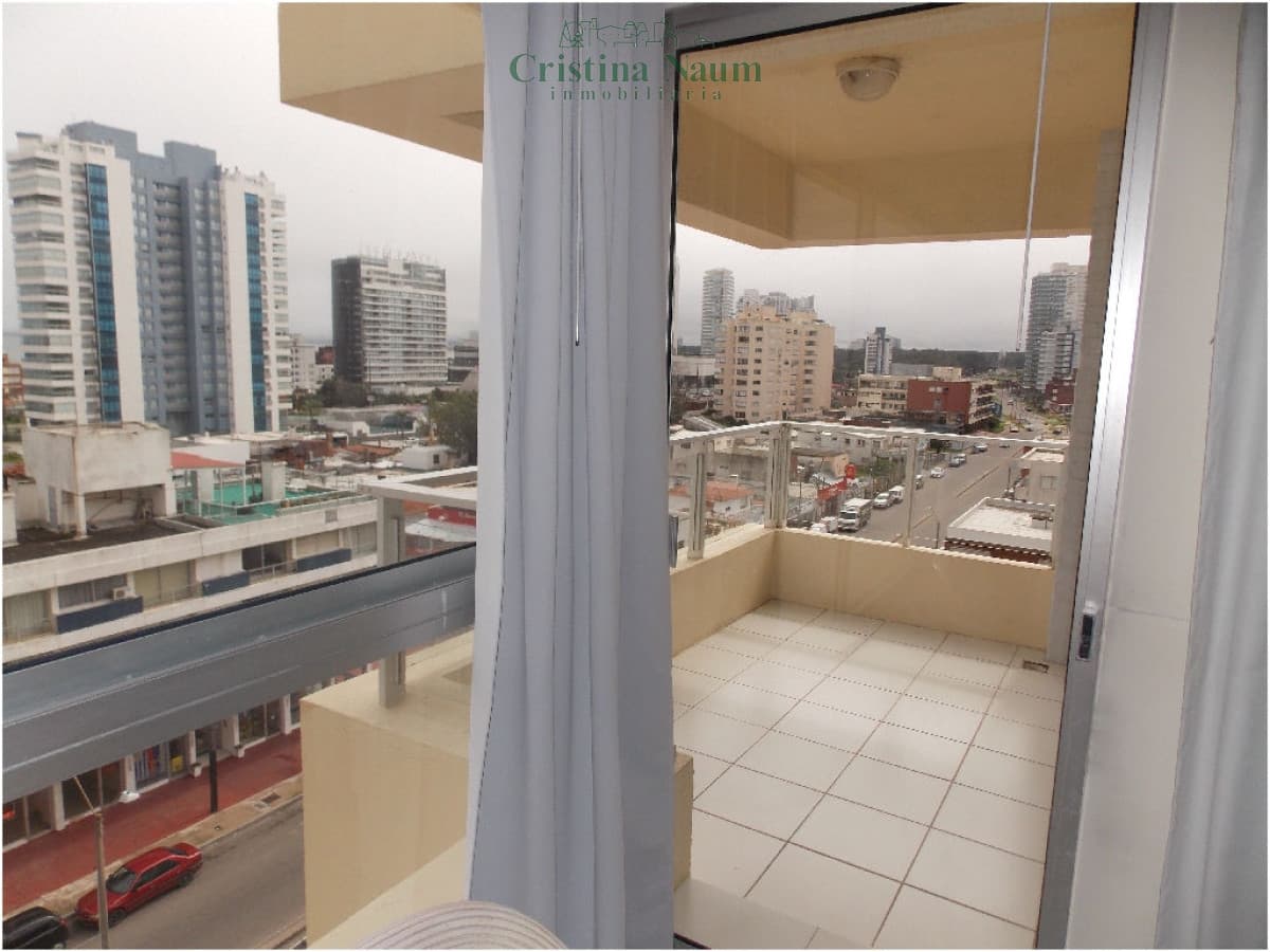 Apartamento en Brava, 3 dormitorios *