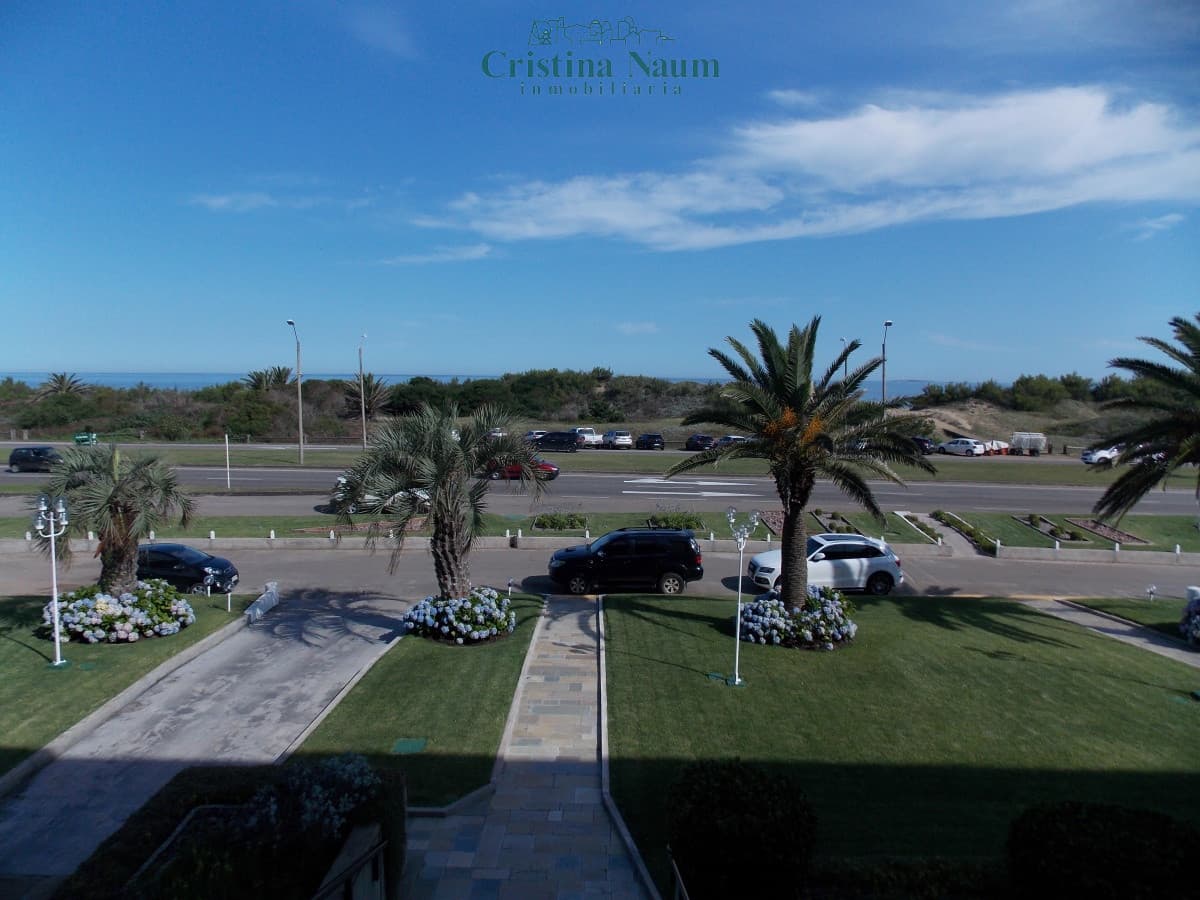 MUY BUEN APARTAMENTO FRENTE AL MAR