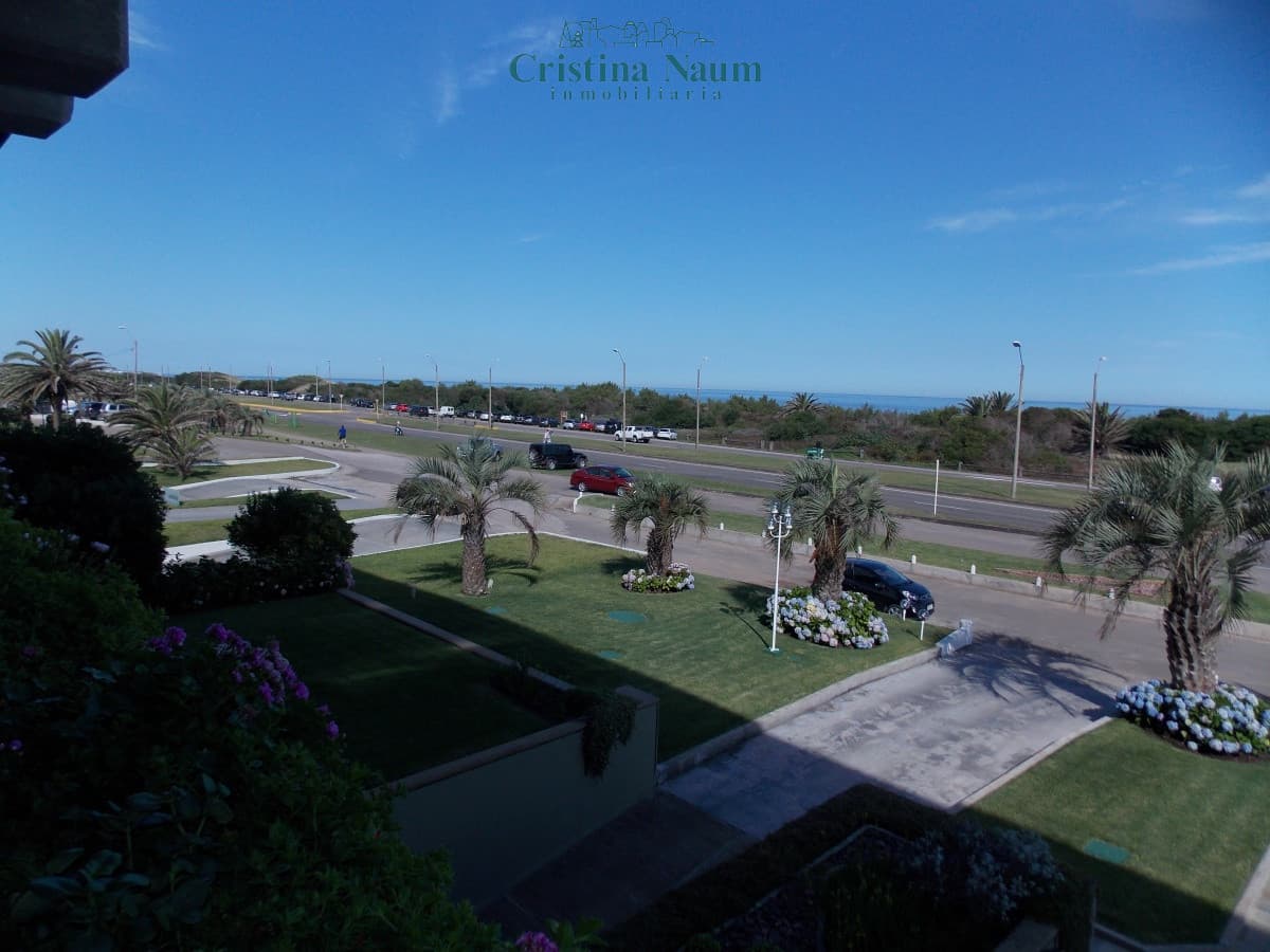 MUY BUEN APARTAMENTO FRENTE AL MAR