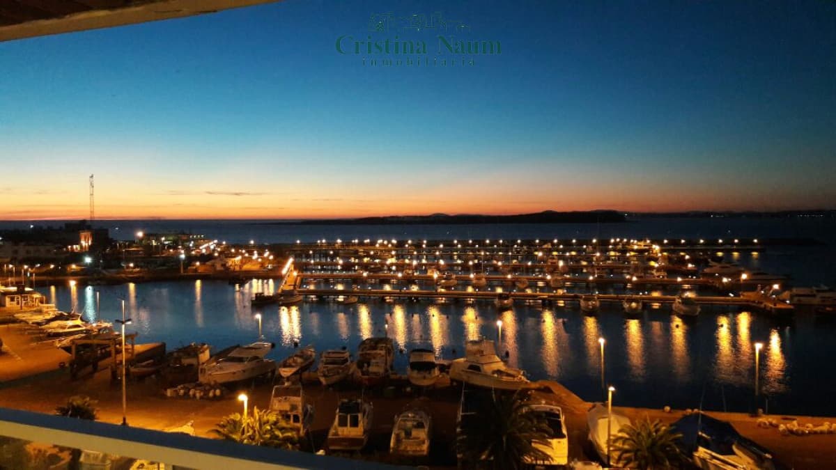 EXCLUSIVO APARTAMENTO EN PENINSULA, FRENTE AL PUERTO 6 DORM