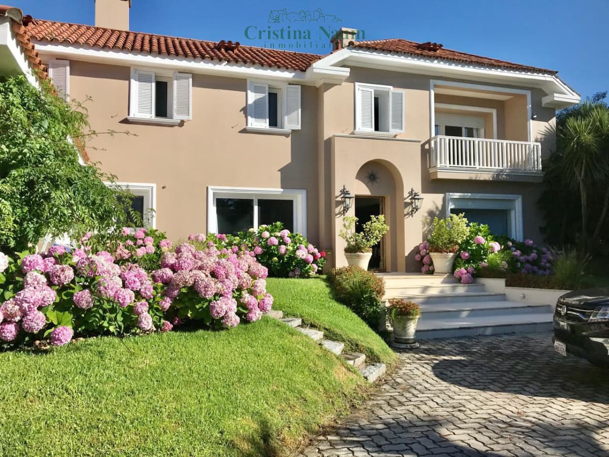 Increíble casa a 50 metros del mar playa brava !!