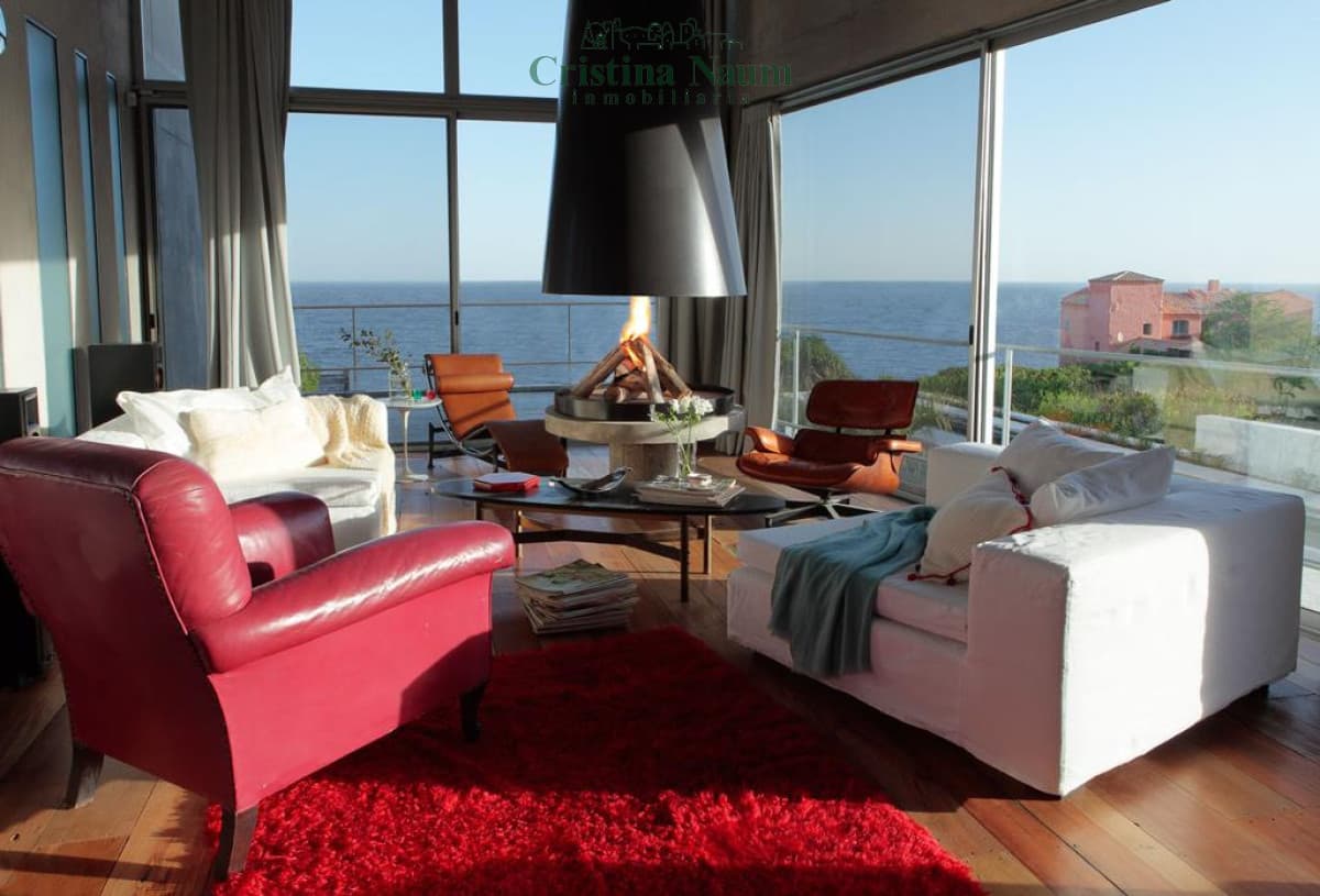 Sensacional casa en Punta Piedras