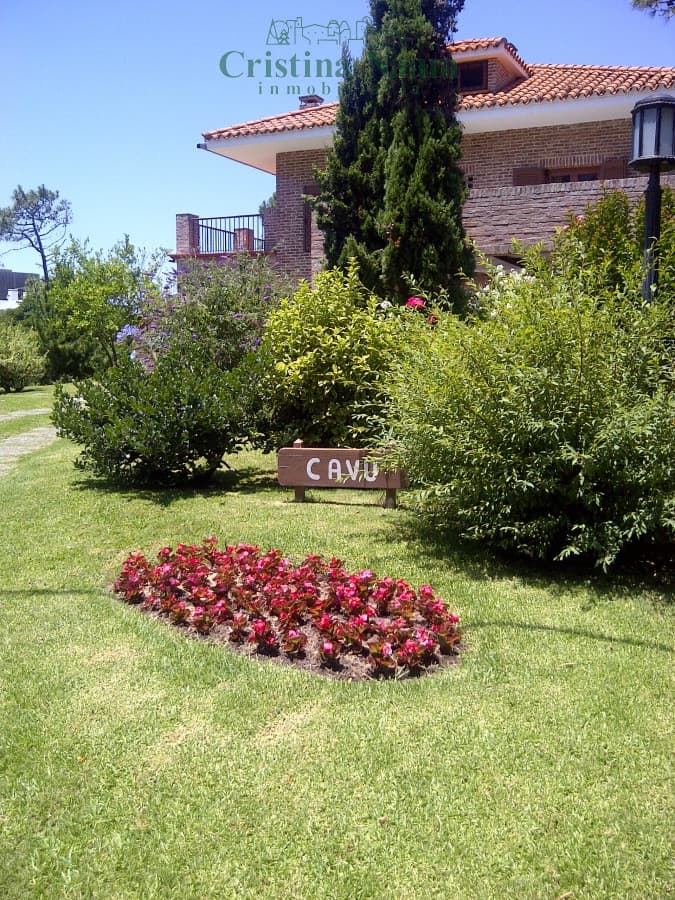CASA EN P. BRAVA (PDA 28) A 150 MTS. DEL MAR CON VISTA PARCIAL- APTA PARA EDIFICIO .