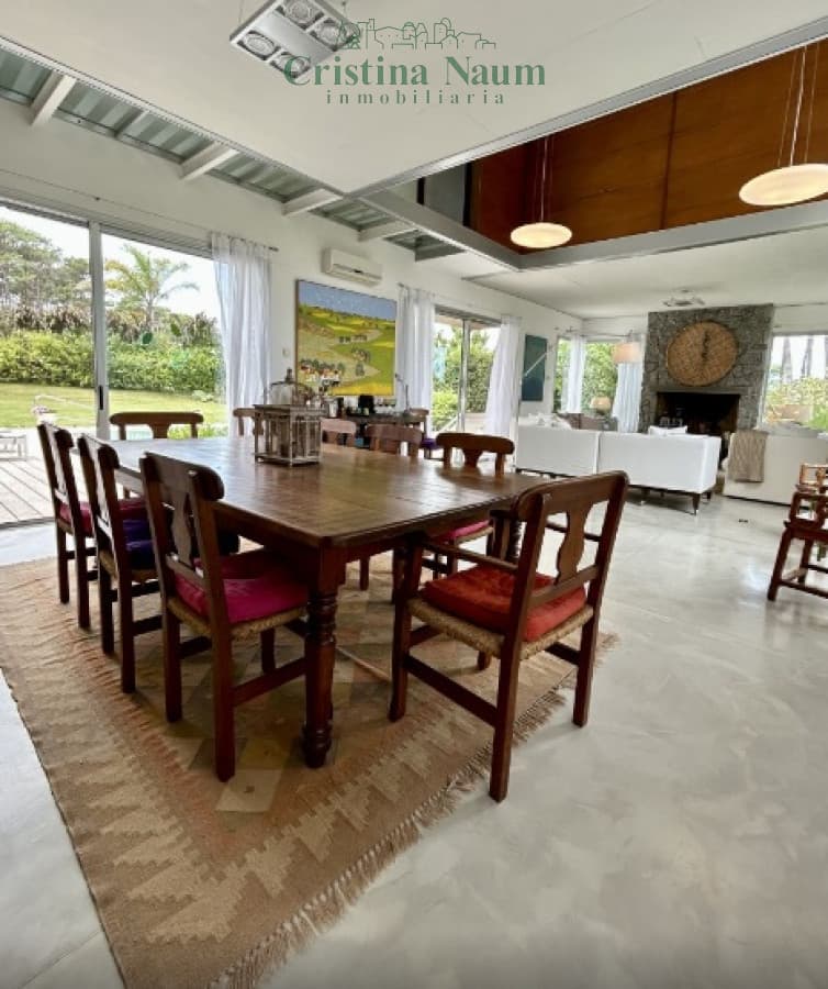 ESPECTACULAR CASA MINIMALISTA A 300 MTS DEL MAR