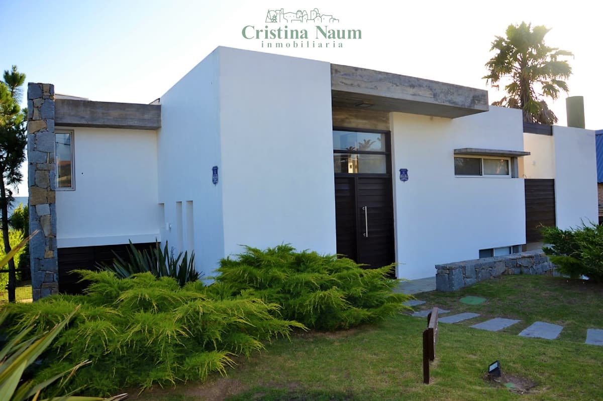 HERMOSA CASA EN ALTOS DE PUNTA PIEDRAS