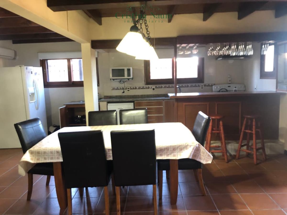 MUY LINDA CASA EN Bo. BS AS A PASOS DE LA RUTA 10