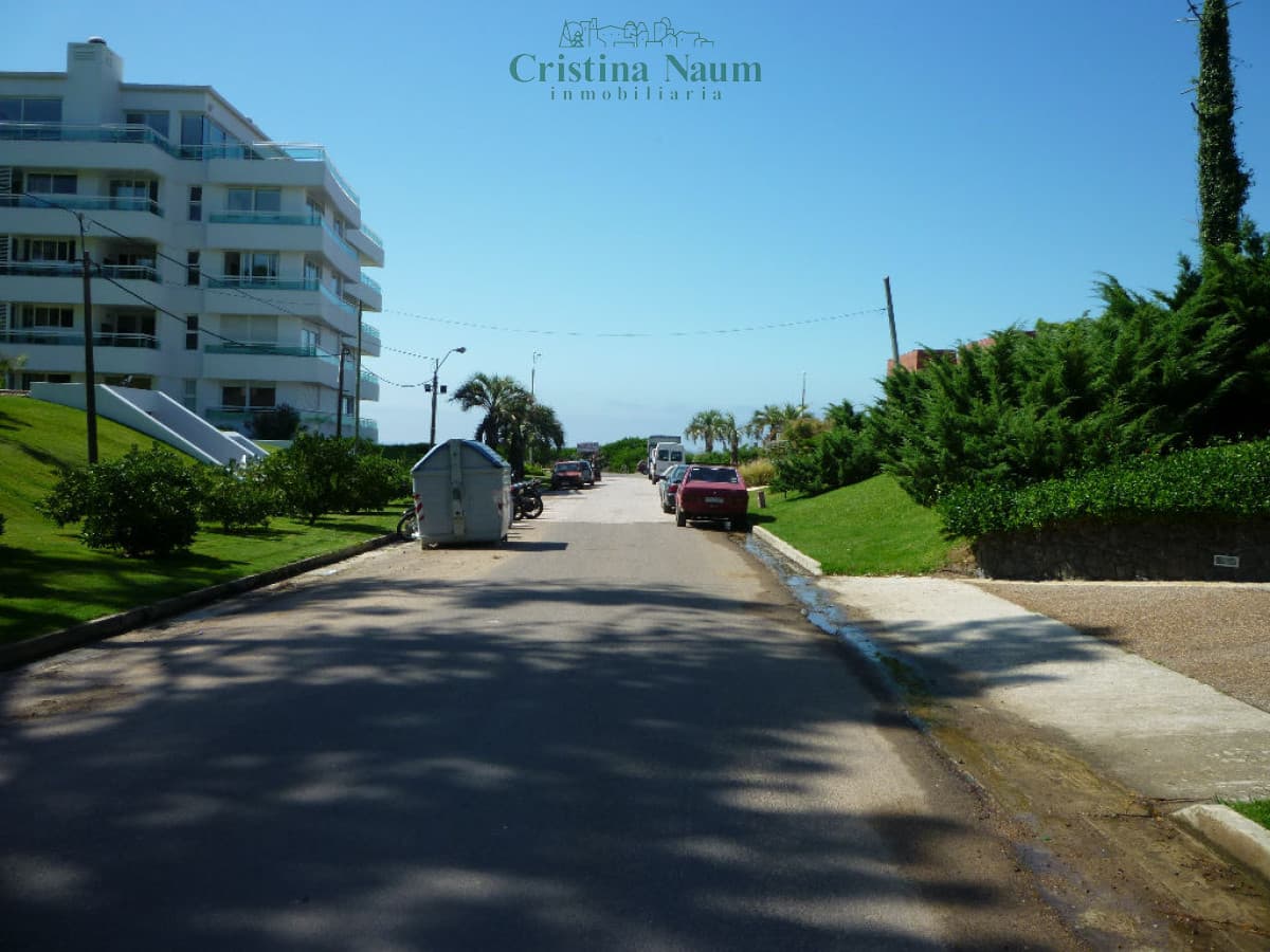 BRAVA -  ESPECTACULAR CASA MINIMALISTA CON VISTA AL  MAR !!!