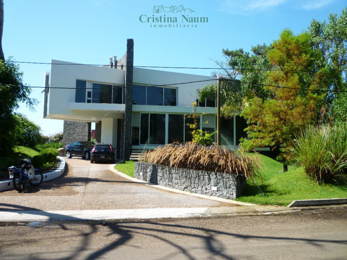 BRAVA -  ESPECTACULAR CASA MINIMALISTA CON VISTA AL  MAR !!!