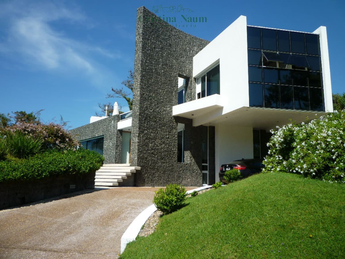 BRAVA -  ESPECTACULAR CASA MINIMALISTA CON VISTA AL  MAR !!!