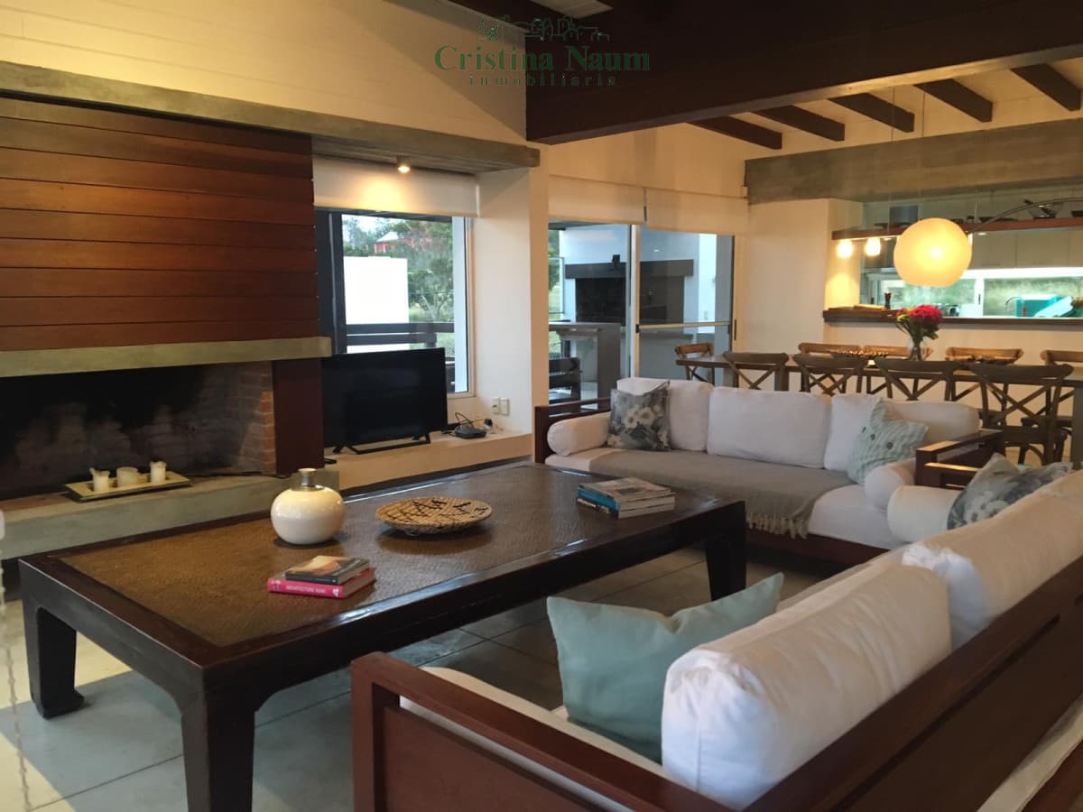 HERMOSA CASA EN ALTOS DE PUNTA PIEDRAS