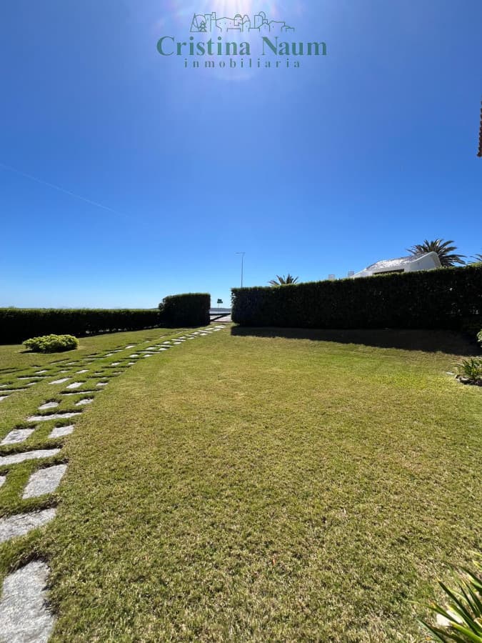PENINSULA....Magnífica casa en primera línea frente al mar y puestas de sol.