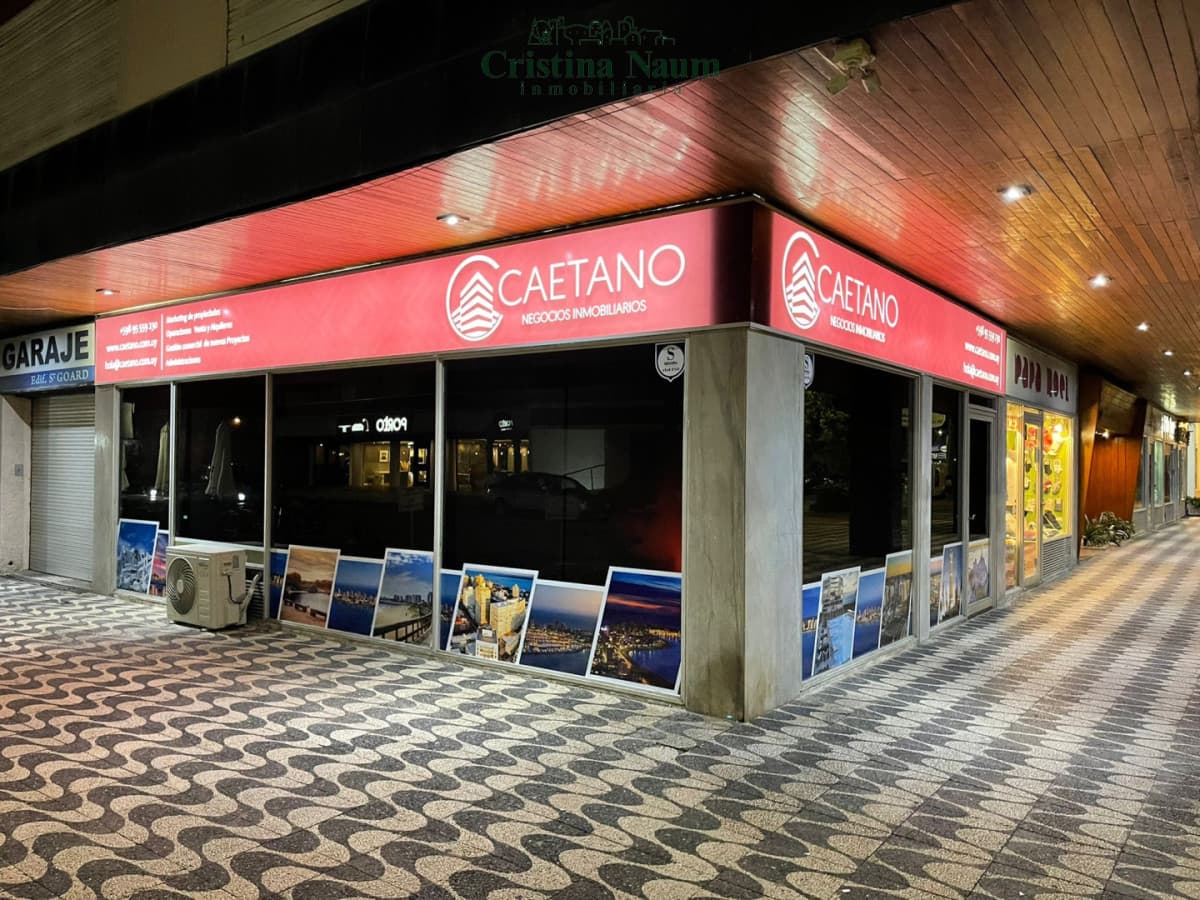 AMPLIO LOCAL EN ESQUINA SOBRE GORLERO
