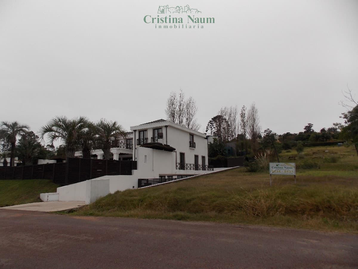 Terreno en Punta Ballena con muy buena vista al mar