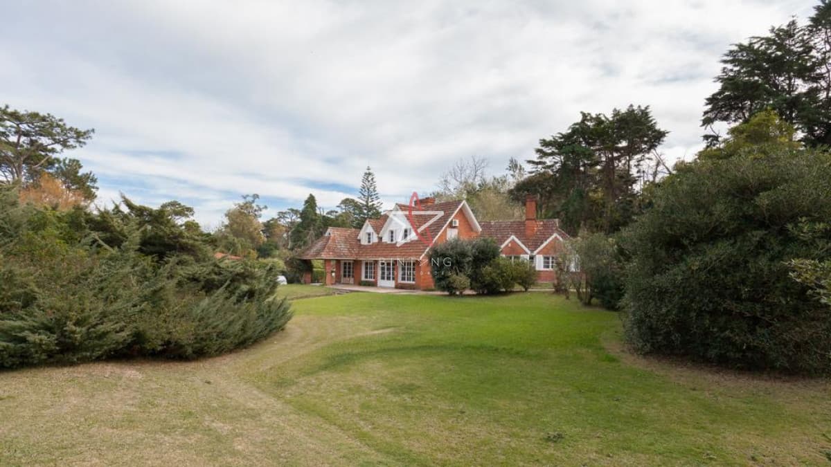 CASA, 5 DORMITORIOS, 5 BAÑOS, PUNTA DEL ESTE, VENTA - Bintang Propiedades